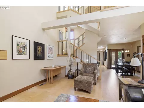Entry Way - 2909 Lord Byron Pl, Eugene, OR 97408 photo 2 of 7