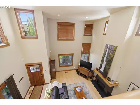 Living - 2909 Lord Byron Pl, Eugene, OR 97408 photo 5 of 5