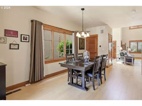 Dining - 2909 Lord Byron Pl, Eugene, OR 97408 photo 2 of 2