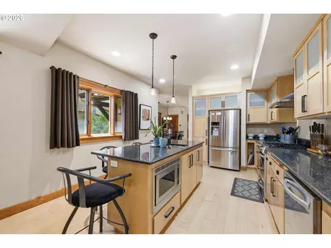 Kitchen - 2909 Lord Byron Pl, Eugene, OR 97408 photo 5 of 6