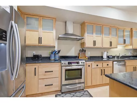Kitchen - 2909 Lord Byron Pl, Eugene, OR 97408 photo 2 of 6