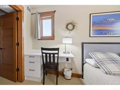 Bedroom - 2909 Lord Byron Pl, Eugene, OR 97408 photo 3 of 4
