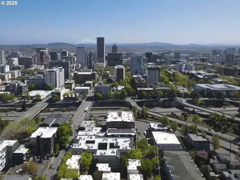 1535 SW Clay St #232, Portland, OR 97201