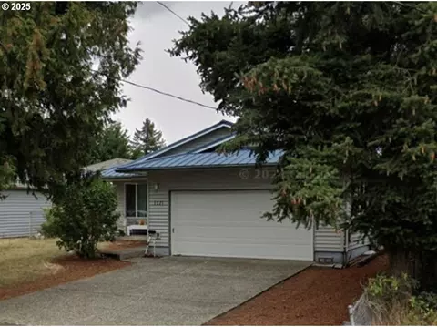 1121 Hughes St, Oregon City, OR 97045