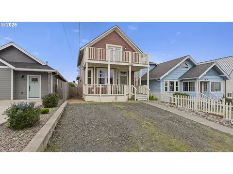 2146 Mcpherson St, North Bend, OR 97459