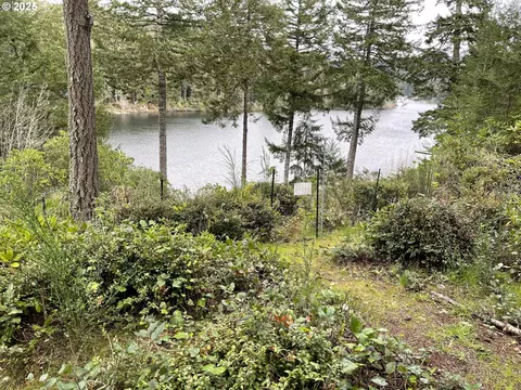 88921 Bayberry Ln, Florence, OR 97439
