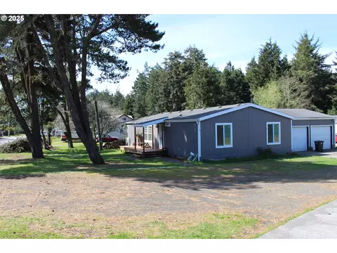 690 N Morrison St, Coos Bay, OR 97420