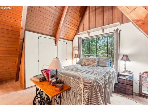 Bedroom - 68750 E Barlow Trail Rd, Rhododendron, OR 97049 photo 4 of 4