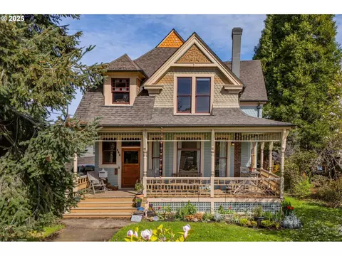 863 NE Ainsworth St, Portland, OR 97211