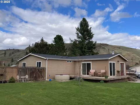 302 W 5th St, Wallowa, OR 97885