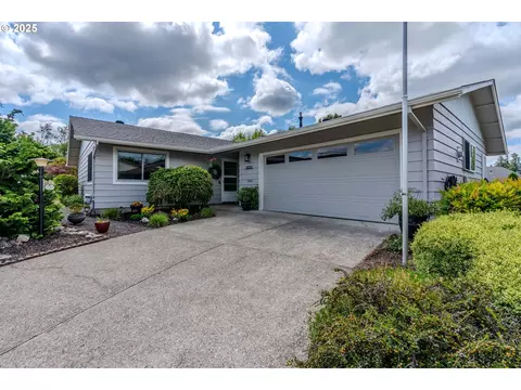 12520 SW Prince Albert St, King City, OR 97224