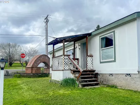 1580 Winston Section Rd, Winston, OR 97496