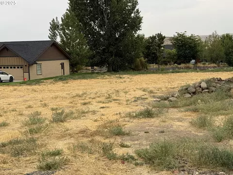 1515 Fish Tail Rd, Maupin, OR 97037