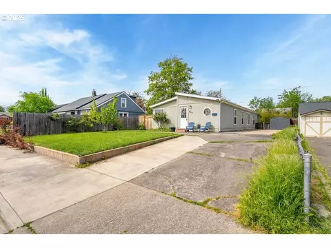 409 Kenwood Ave, Medford, OR 97501