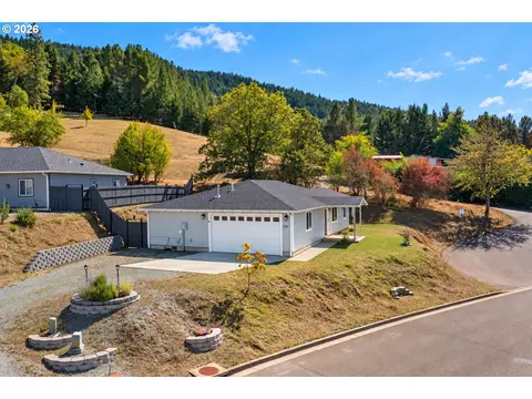 281 Clark St, Myrtle Creek, OR 97457