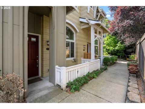 8329 SW 24th Ave, Portland, OR 97219
