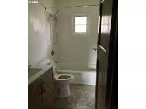 3955 E 17th Ave, Eugene, OR 97403 photo 5
