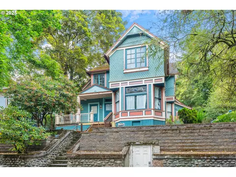2406 SE Yamhill St, Portland, OR 97214