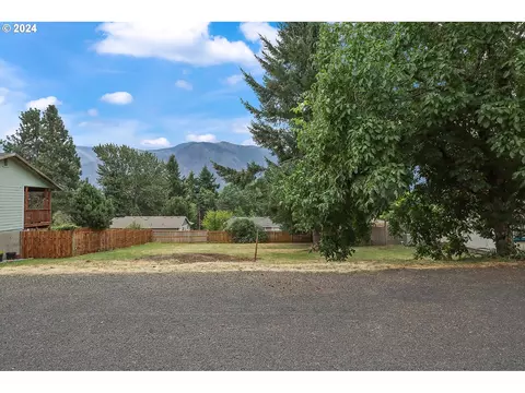 Juniper St, Carson, WA 98610