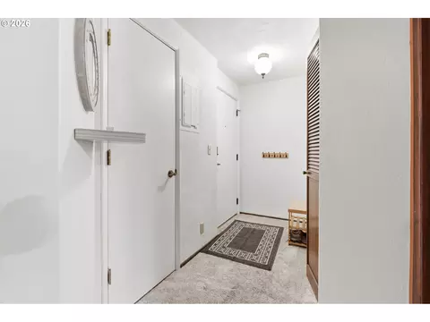 Entry Way - 600 Cherry Dr #8, Eugene, OR 97401 photo 2 of 5
