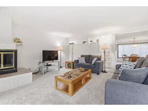Living - 600 Cherry Dr #8, Eugene, OR 97401 photo 2 of 4