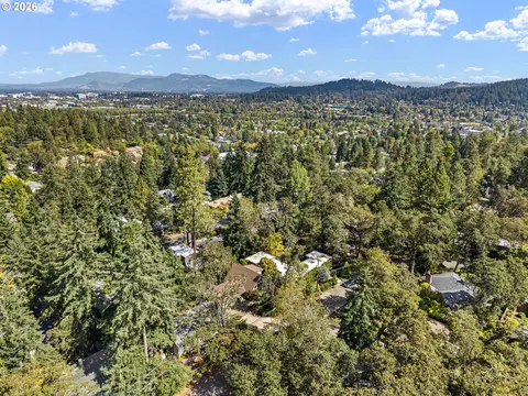 View/Area - 85 W 35th Pl, Eugene, OR 97405 photo 5 of 5