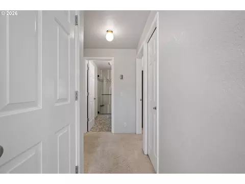 Entry Way - 85 W 35th Pl, Eugene, OR 97405 photo 3 of 3