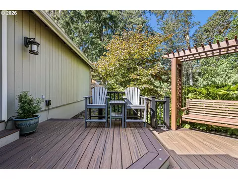 Exterior - 85 W 35th Pl, Eugene, OR 97405 photo 6 of 15