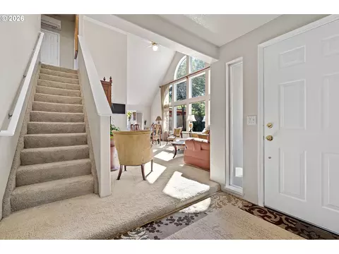 Entry Way - 85 W 35th Pl, Eugene, OR 97405 photo 2 of 3