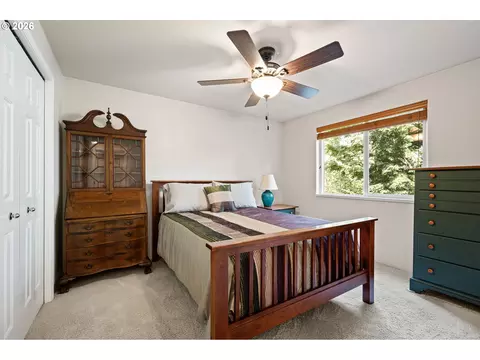 Bedroom - 85 W 35th Pl, Eugene, OR 97405 photo 1 of 5