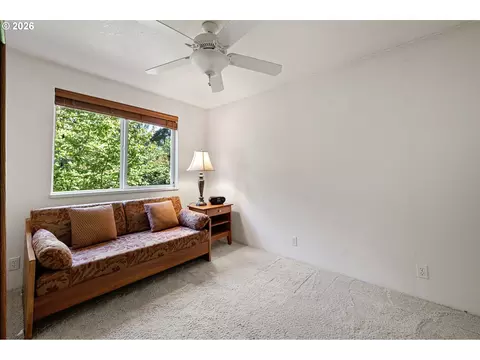 Bedroom - 85 W 35th Pl, Eugene, OR 97405 photo 3 of 5
