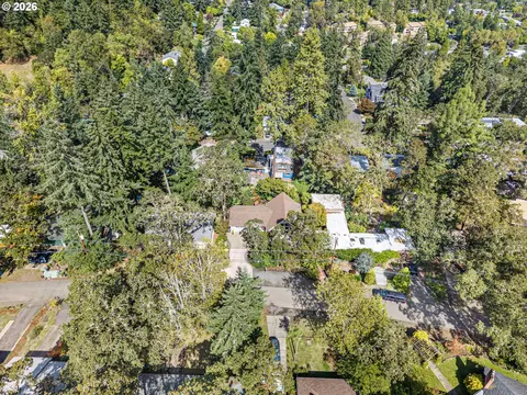 View/Area - 85 W 35th Pl, Eugene, OR 97405 photo 4 of 5