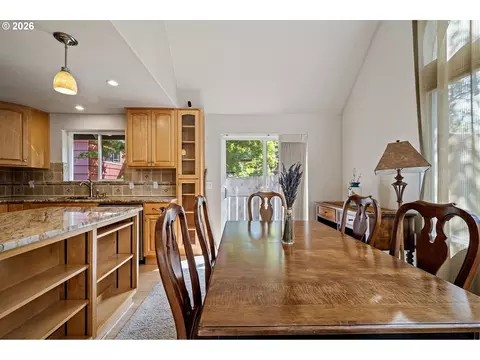 Dining - 85 W 35th Pl, Eugene, OR 97405 photo 3 of 3