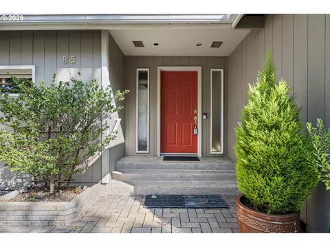 Entry Way - 85 W 35th Pl, Eugene, OR 97405 photo 1 of 3