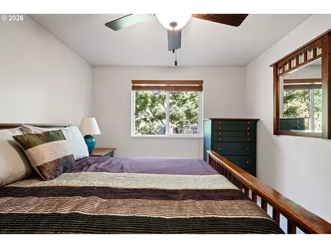 Bedroom - 85 W 35th Pl, Eugene, OR 97405 photo 2 of 5