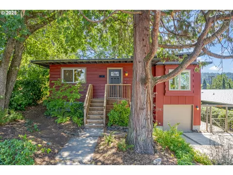 650 W 25th Pl, Eugene, OR 97405