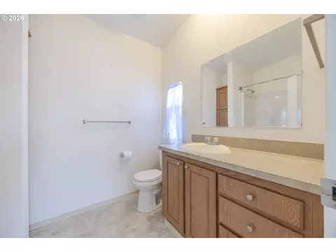 Bath - 1699 N Terry St, Eugene, OR 97402 photo 1 of 2