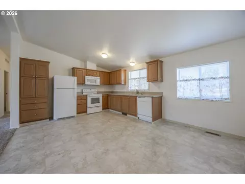 Kitchen - 1699 N Terry St, Eugene, OR 97402 photo 3 of 5