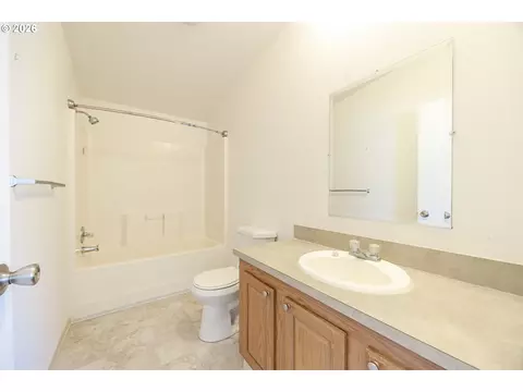 Bath - 1699 N Terry St, Eugene, OR 97402 photo 2 of 2