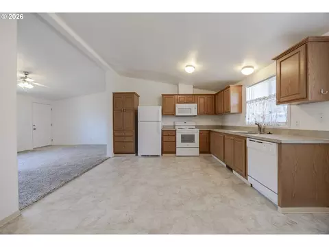 Kitchen - 1699 N Terry St, Eugene, OR 97402 photo 4 of 5