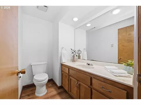 Bath - 1369 City View St, Eugene, OR 97402 photo 1 of 3