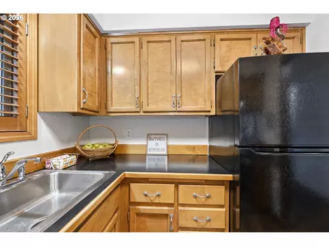Kitchen - 1369 City View St, Eugene, OR 97402 photo 5 of 6