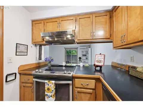 Kitchen - 1369 City View St, Eugene, OR 97402 photo 4 of 6