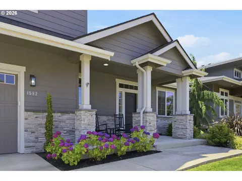 1582 Deschutes Ave, Eugene, OR 97408 photo 2