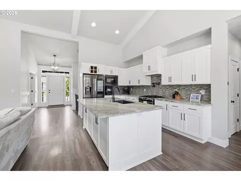 1582 Deschutes Ave, Eugene, OR 97408 photo 6