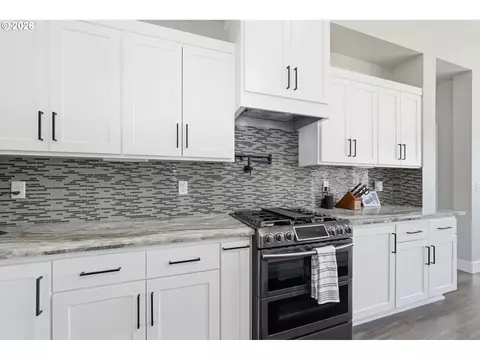 1582 Deschutes Ave, Eugene, OR 97408 photo 8