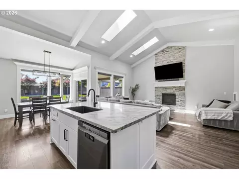 1582 Deschutes Ave, Eugene, OR 97408 photo 9