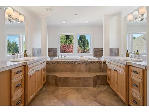 Bath - 4906 NW Highpoint Dr, Camas, WA 98607 photo 6 of 6
