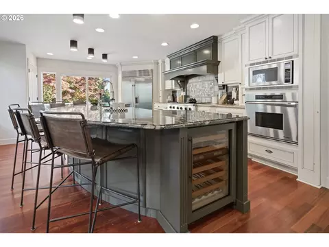 Kitchen - 4906 NW Highpoint Dr, Camas, WA 98607 photo 2 of 4