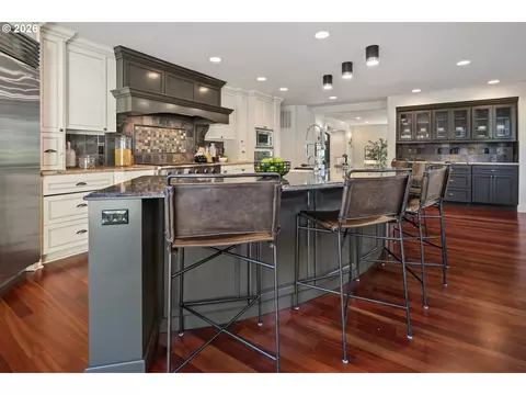 Kitchen - 4906 NW Highpoint Dr, Camas, WA 98607 photo 3 of 4
